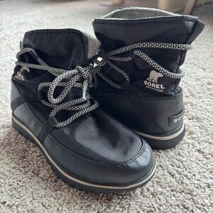 Sorel Cozy Explorer Black Winter Boots Size 7